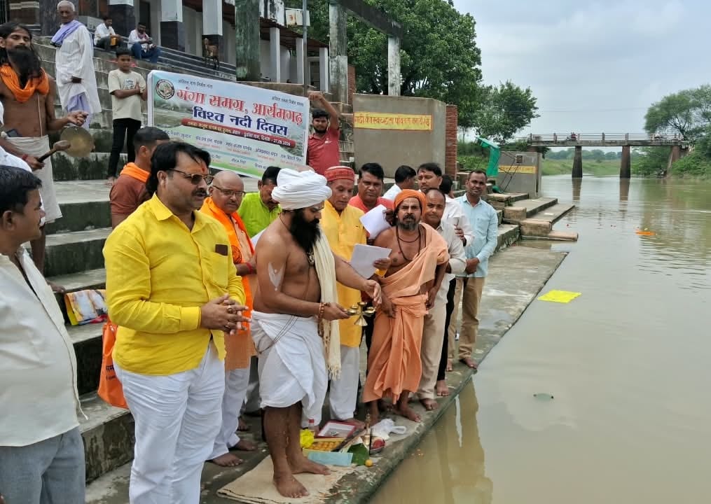 People were administered an oath to conserve rivers at Durvasa Dham.