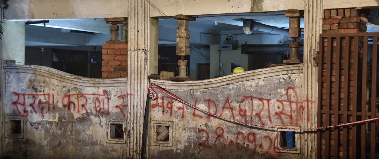 The day was spent in fear of the building collapsing, and the night passed in dread of losing one's home and belongings.
