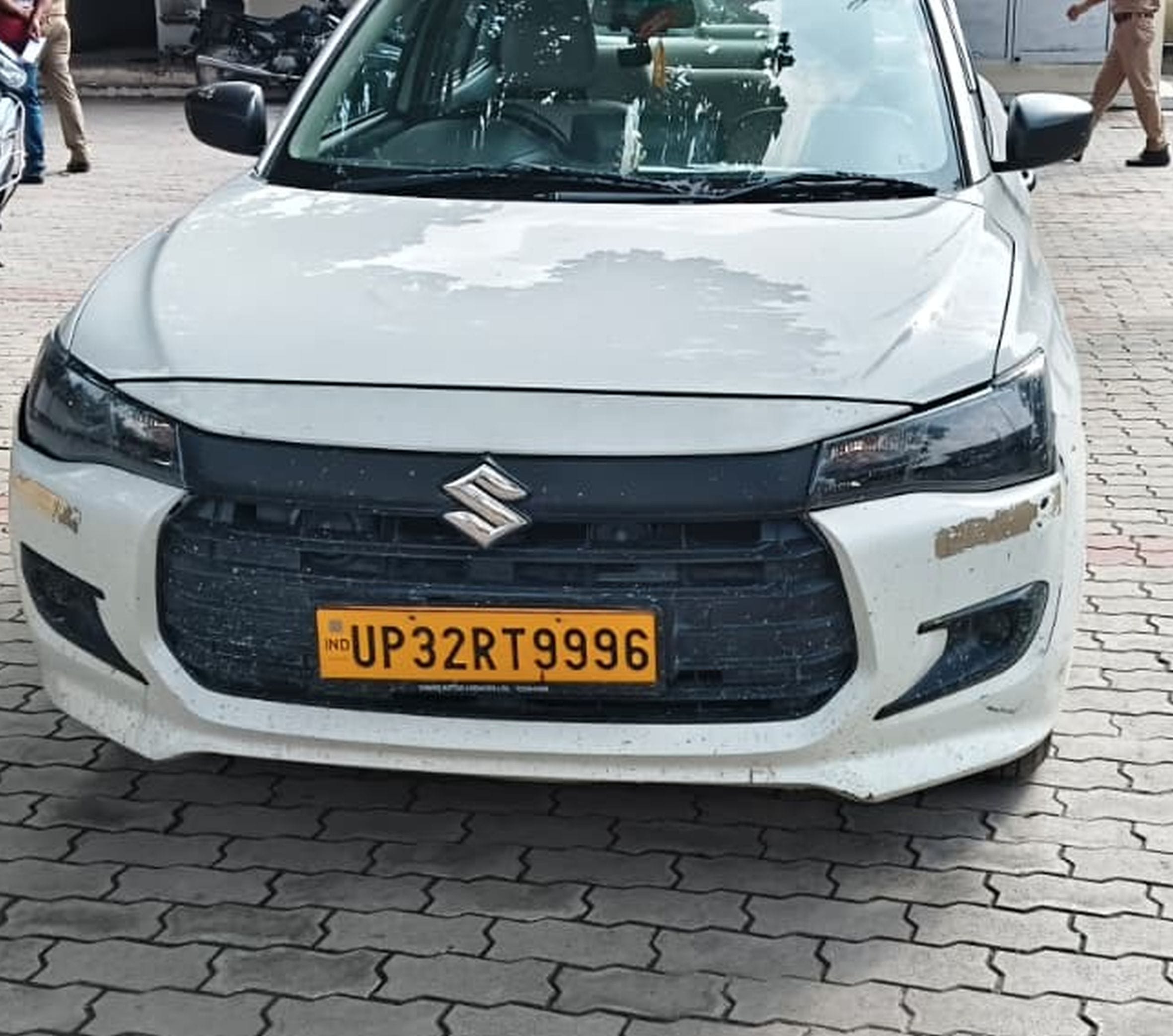 बछरावां थाना क्षेत्र में सर्राफा व्यवसायी के साथ हुई लूट की घटना के पकड़े गए आरोपी। 