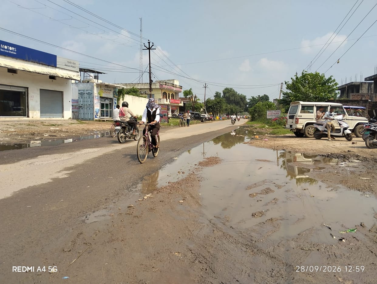 Waterlogging up to 100 meters on GT Road.