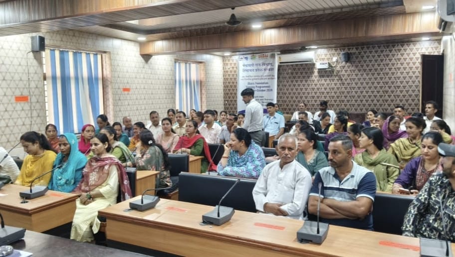 बिलासपुर में शुरू हुए प्रशिक्षण शिविर में मौजूद वार्ड सदस्य। संवाद
