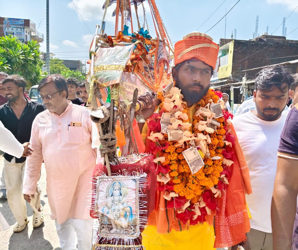 Siddharthnagar News: Traveled 16 thousand kilometers on foot and visited 12 Jyotirlingas and Char Dham