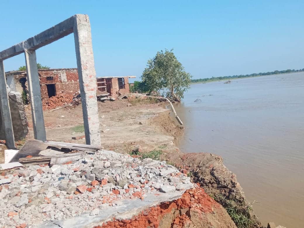 Destroying homes Three houses swallowed Saryu river due bank erosion 100 bighas land lost anxiety mounts