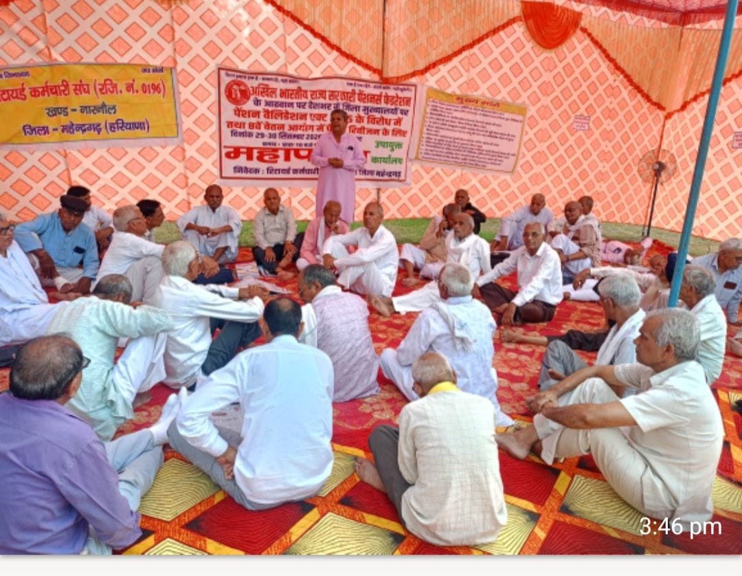 फोटो 08 कर्मचारियों को संबोधित करते धर्मपाल शर्मा। स्रोत: प्रवक्ता