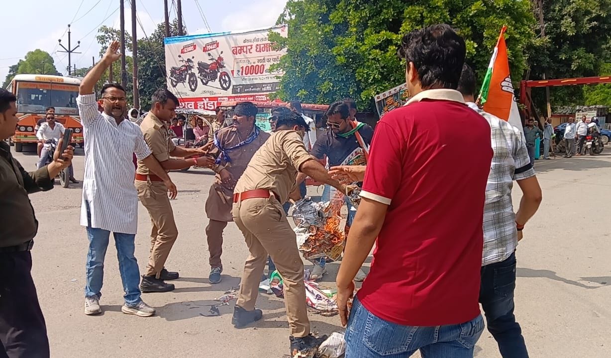 Protest against Chief Election Commissioner; several leaders detained.