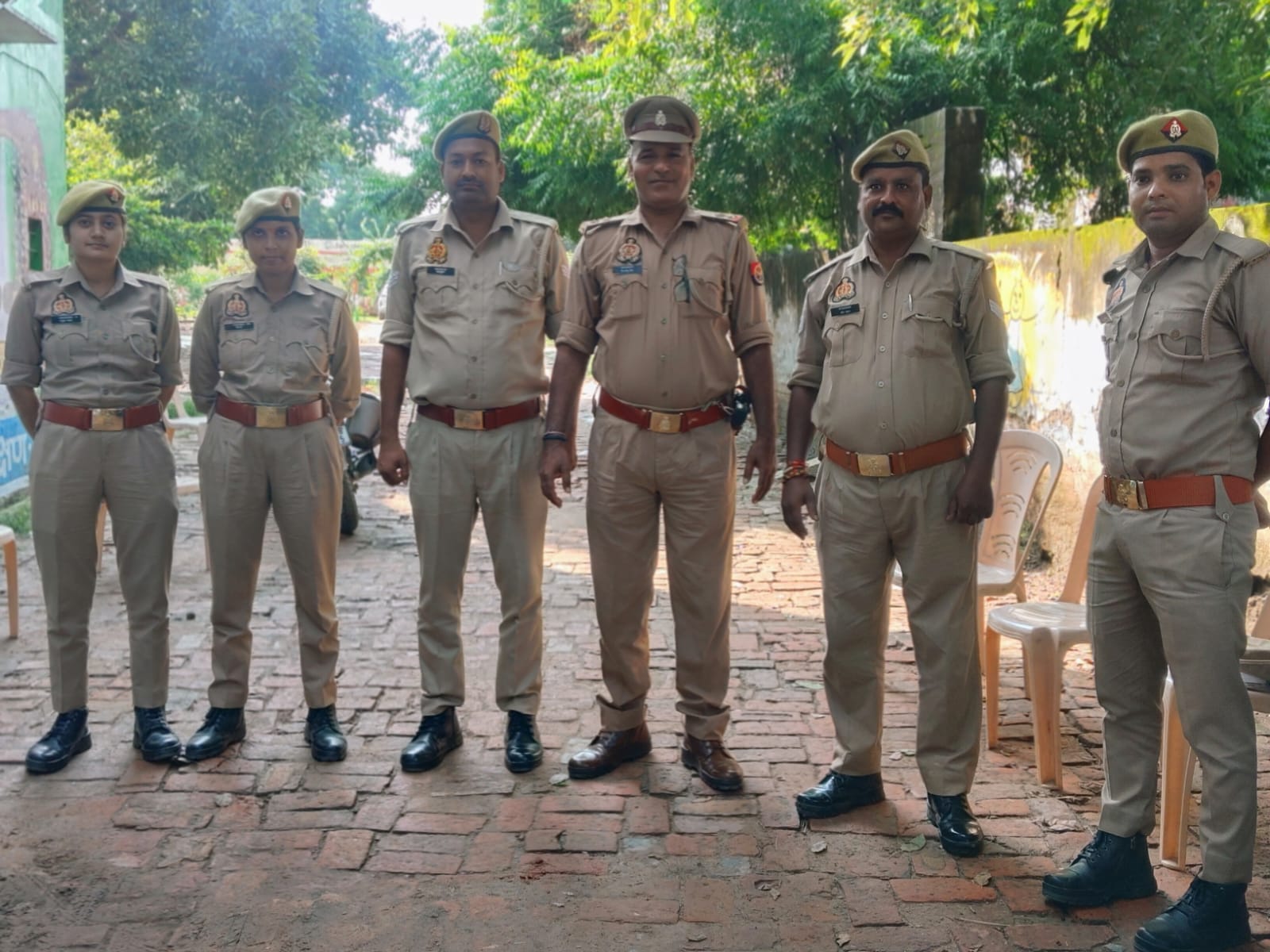 फोटो-43-संडीला बीआरसी पर मौजूद पुलिस बल संवाद ।&nbsp;