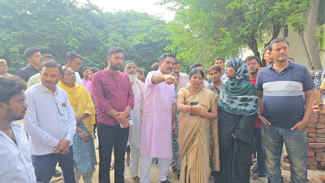 The Minister inspected the waterlogging-affected areas.