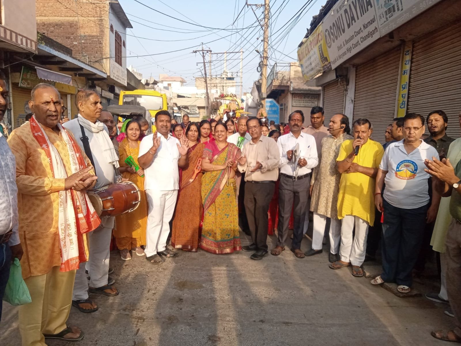 फोटो नंबर-05रामकथा के शुभारंभ पर शोभयात्रा निकालते श्रद्धालु। स्रोत: आयोजक