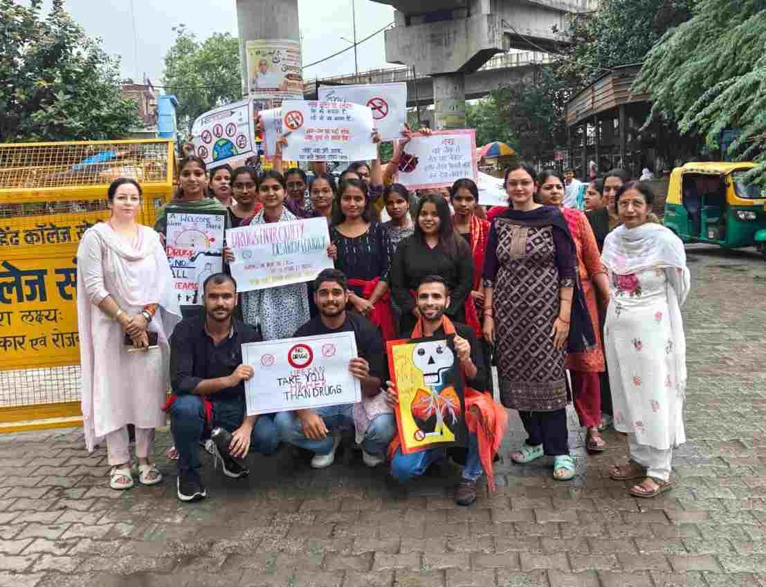 फोटो: सोनीपत शहर में जागरूक रैली निकालते विद्यार्थी। स्रोत: महाविद्यालय