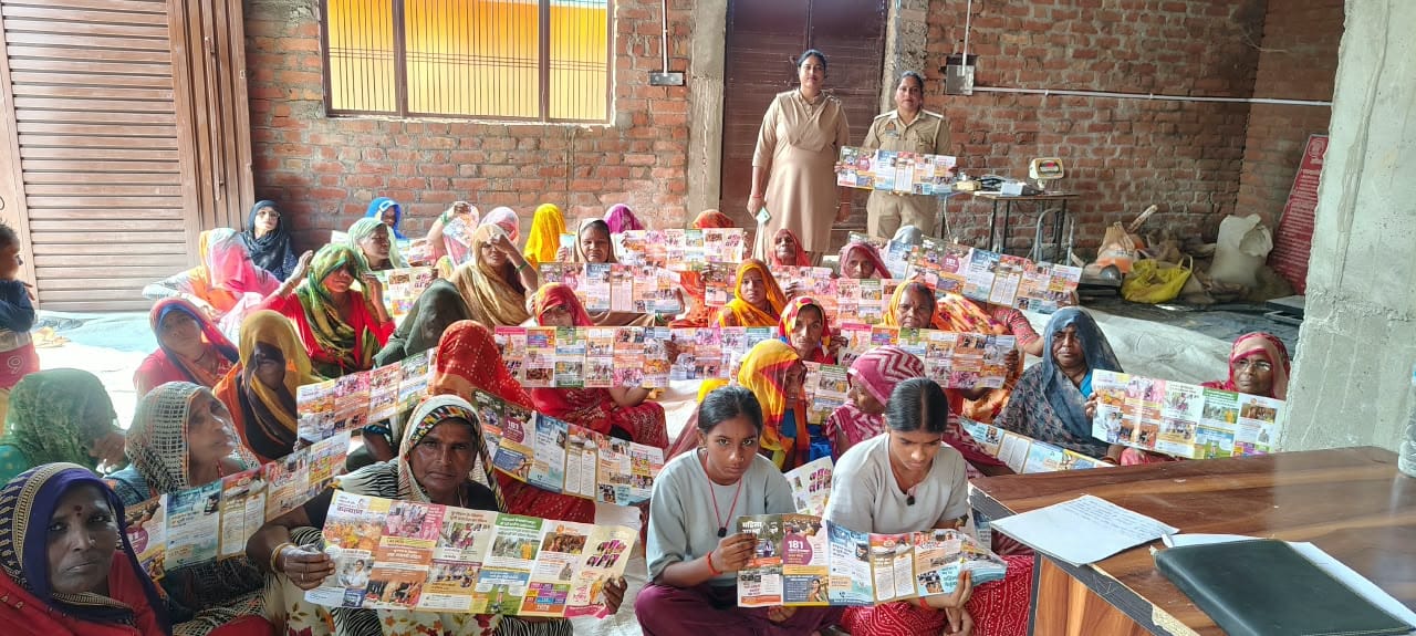 फोटो14-सारंगपुर गांव में आयोजित बहू-बेटी सम्मेलन में मौजूद बहू बेटियां। स्रोत-विभाग