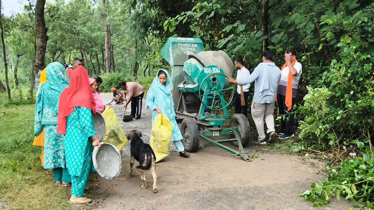 Villagers take the initiative to repair Shaheed Shankar Marg.