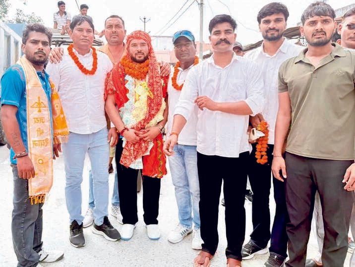 Aligarh News: एशियन कबड्डी कप विजेता कोच नीरज का किया स्वागत