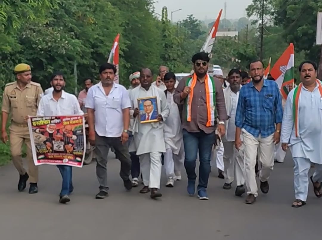 Congress members held a foot march to the Collectorate and attempted to burn an effigy of the Chief Election Commissioner.