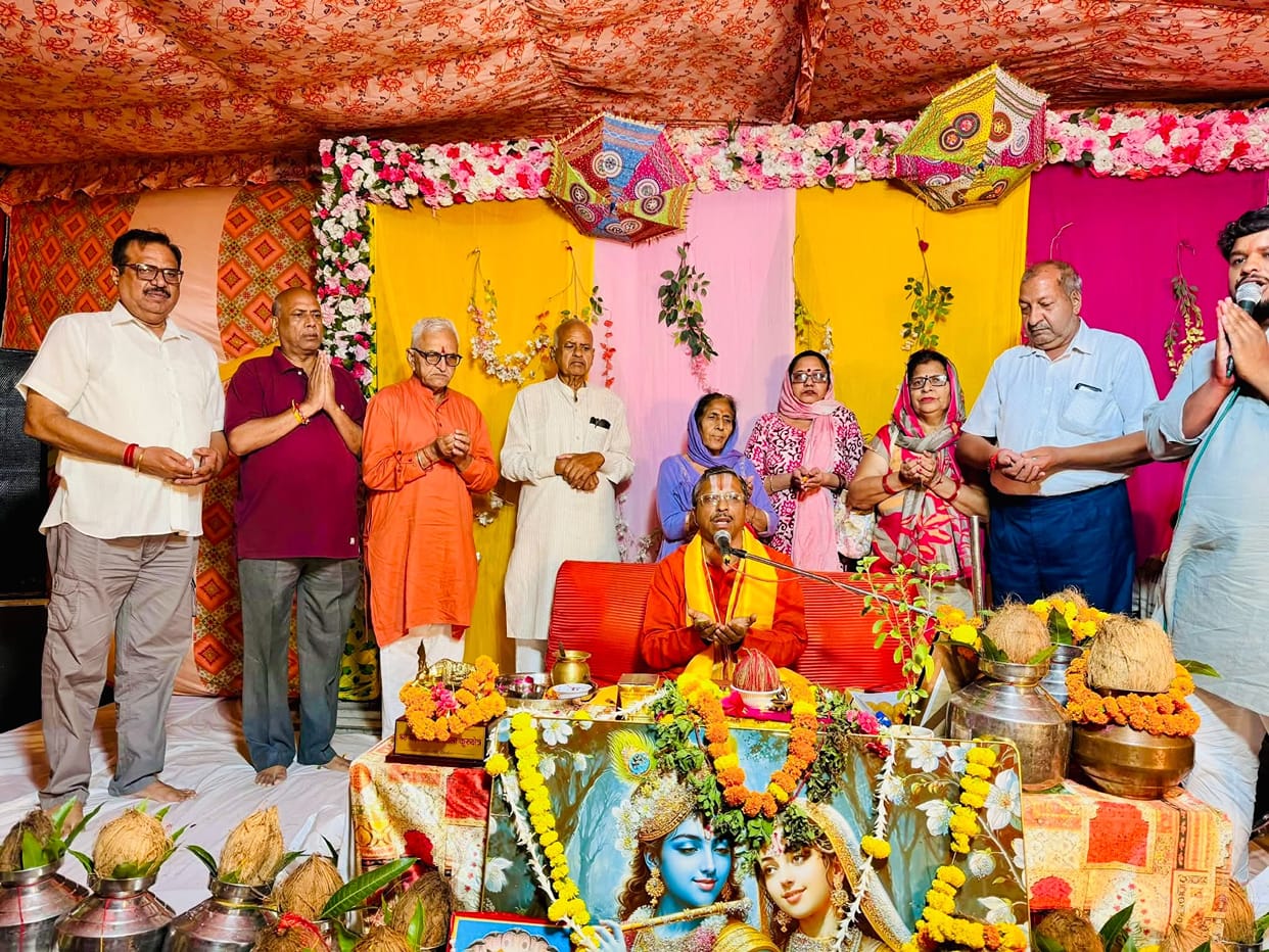 The significance of Pind Daan and Shraddha rituals was explained to the devotees.