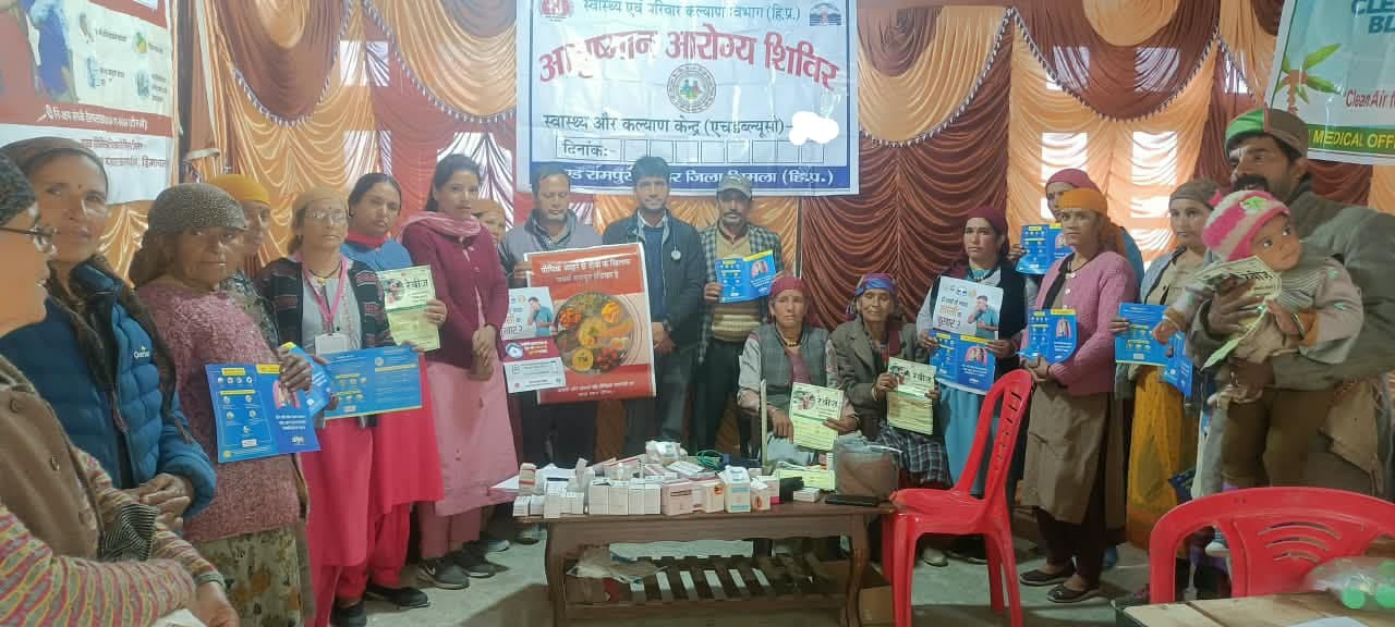 काशापाट पंचायत के कंडी गांव में आयुष्मान आरोग्य शिविर में उपस्थित ग्रामीण। स्रोत : जागरूक पाठक