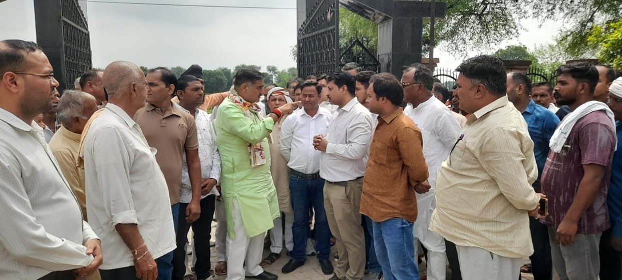 MP furious upon seeing Barauli MLA's inauguration plaque at the Bhojtal Ashram hall.