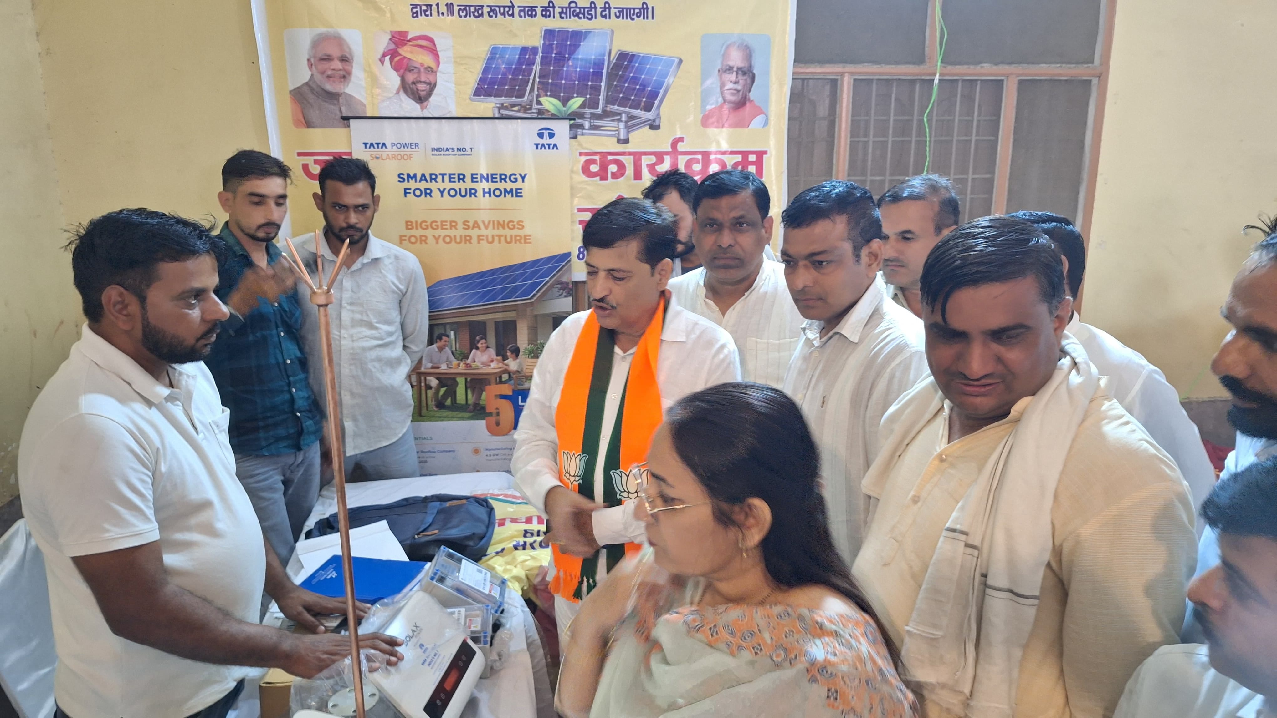 नारनौंद के गांव खांडा खेड़ी में आयोजित कार्यक्रम में शामिल हरियाणा व्यापार कल्याण बोर्ड के अध्य