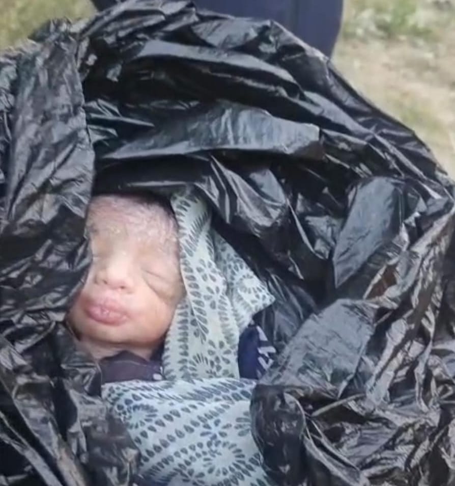A stone-hearted mother left her innocent, flower-like child hanging from a branch.