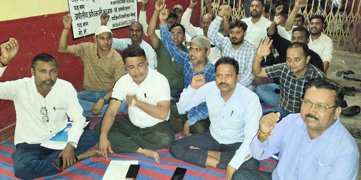 Lekhpals boycotted work and staged a sit-in protest.