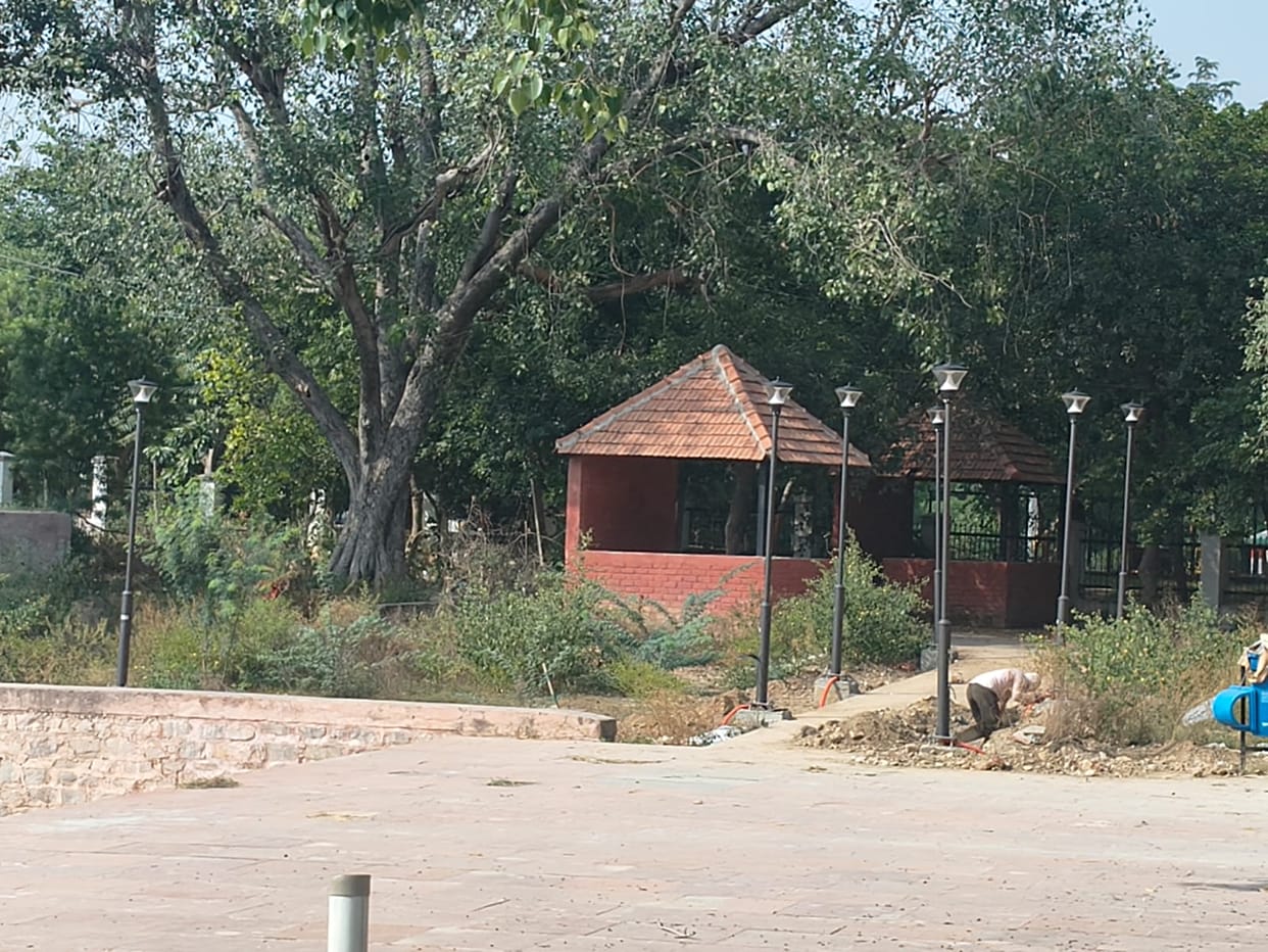 Work on installing lights at the Solharahi and Bada Talab complex has begun.