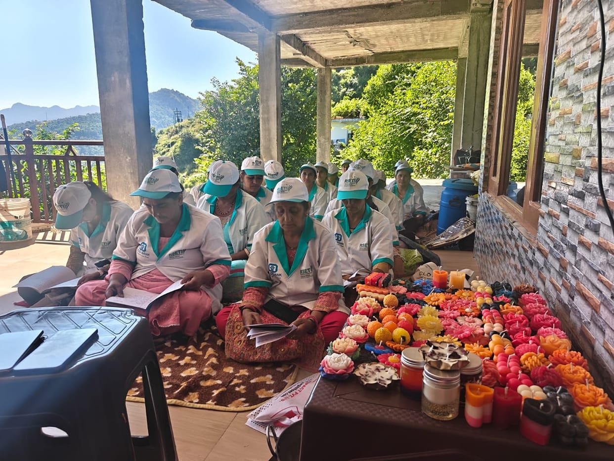 candle makin training to women