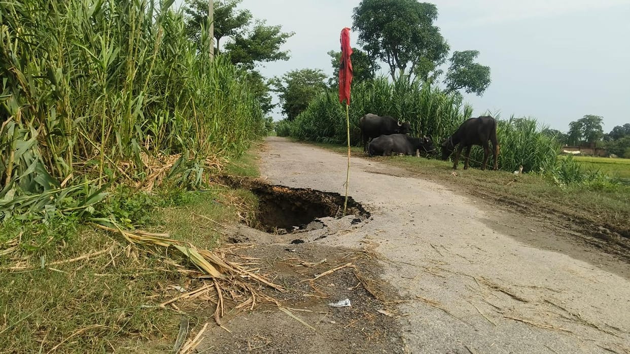 Embankment cracks under pressure from floodwaters; 18 villages hit by floods.