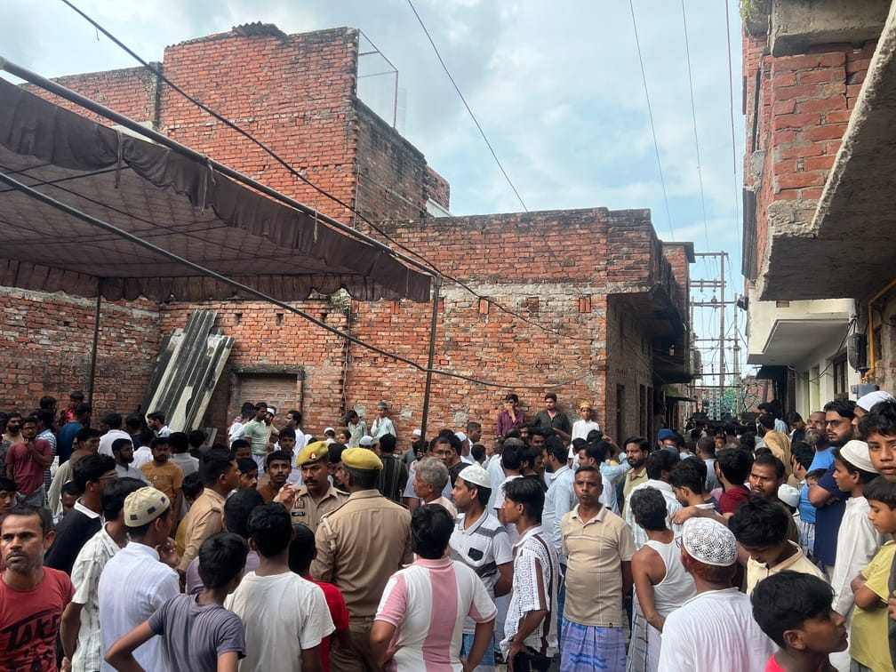 Three people, including the groom's brother, died after coming into contact with a high-tension power line while setting up a tent for a wedding