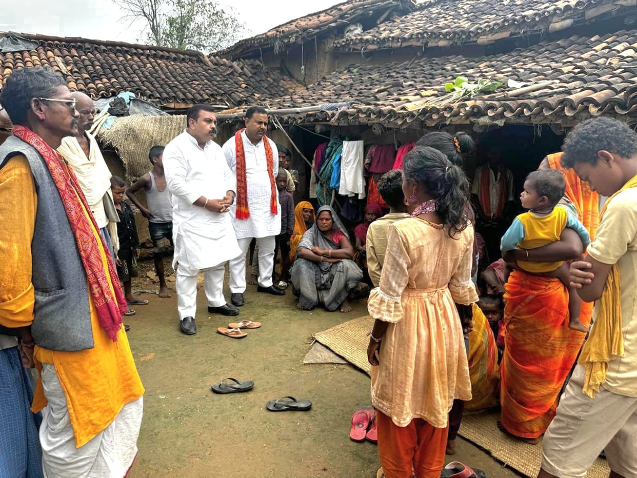 Demand for high-level probe into Lakshmi Kharwar's death; BJP members meet family; police accused of assault.