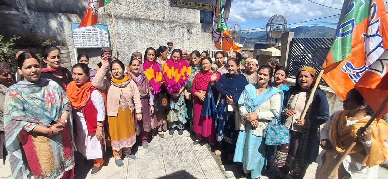 Held a meeting with Mahila Morcha workers in Theog