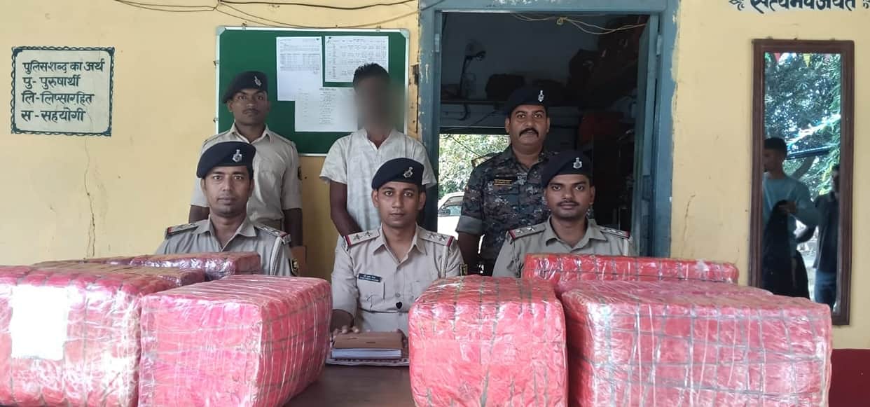 Madhubani Police arrested a smuggler with 102 kg of ganja 51lakh in madhubani Bihar news madhubani news