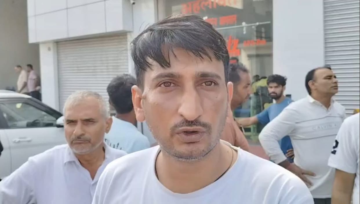 Child dies during treatment; family accuses doctors of negligence.