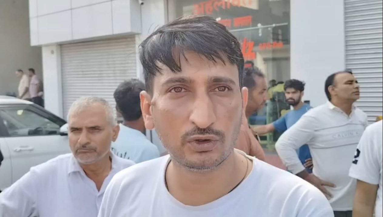 29जेएनडी26: जुलाना में निजी अस्पताल के बाहर बच्चे की मौत के मामले में चिकित्सकों पर आरोप लगाते 