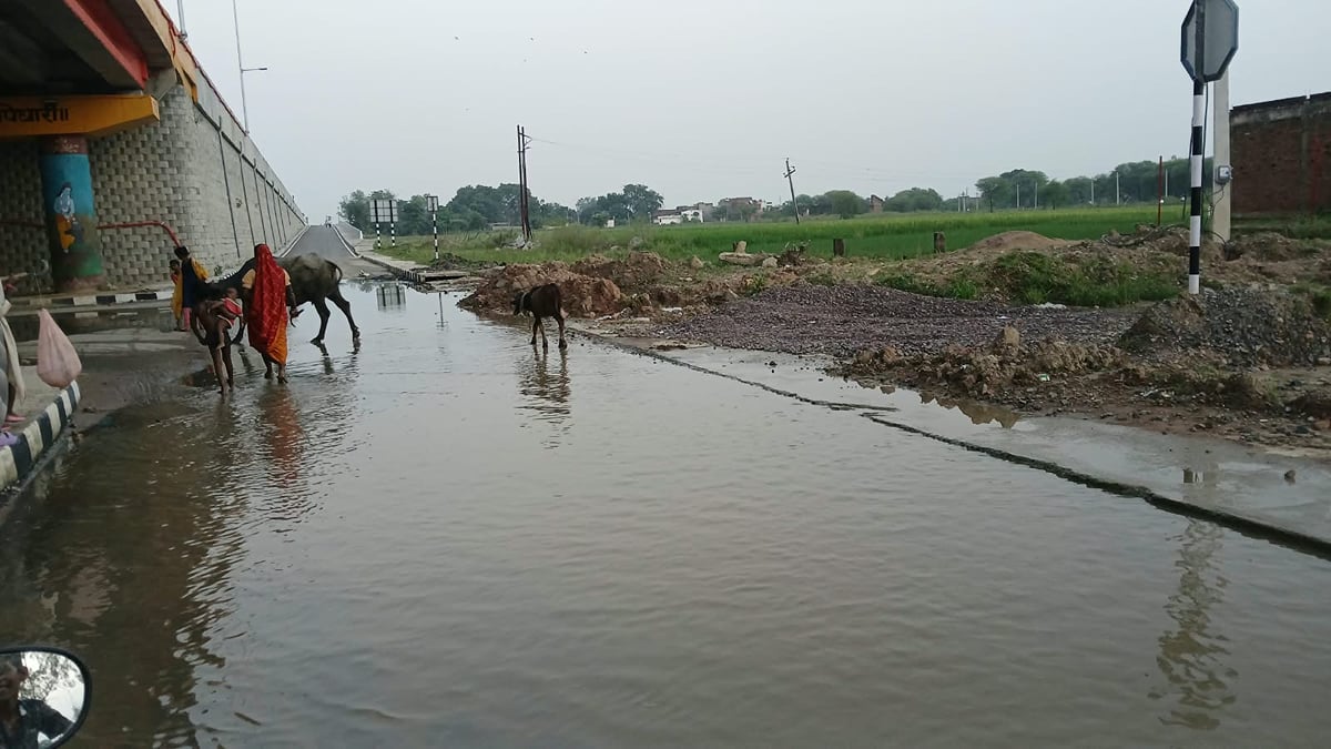 Chitrakoot News: निर्माणाधीन राम वन गमन मार्ग पर पुल के नीचे भरा पानी