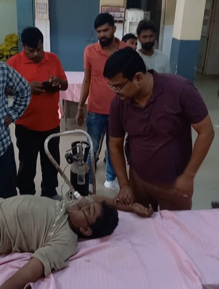 Hathras News: करंट से मजदूर की मौत पर ग्रामीणों ने किया हंगामा