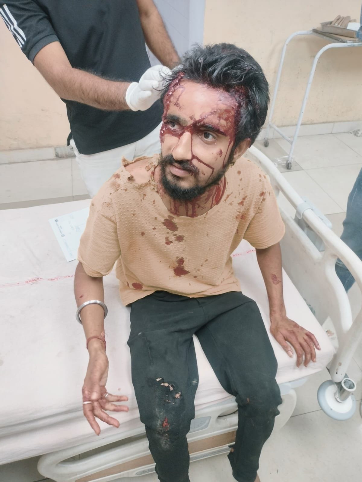 The life of a bike rider seriously injured in a road accident was saved by taking him to the hospital