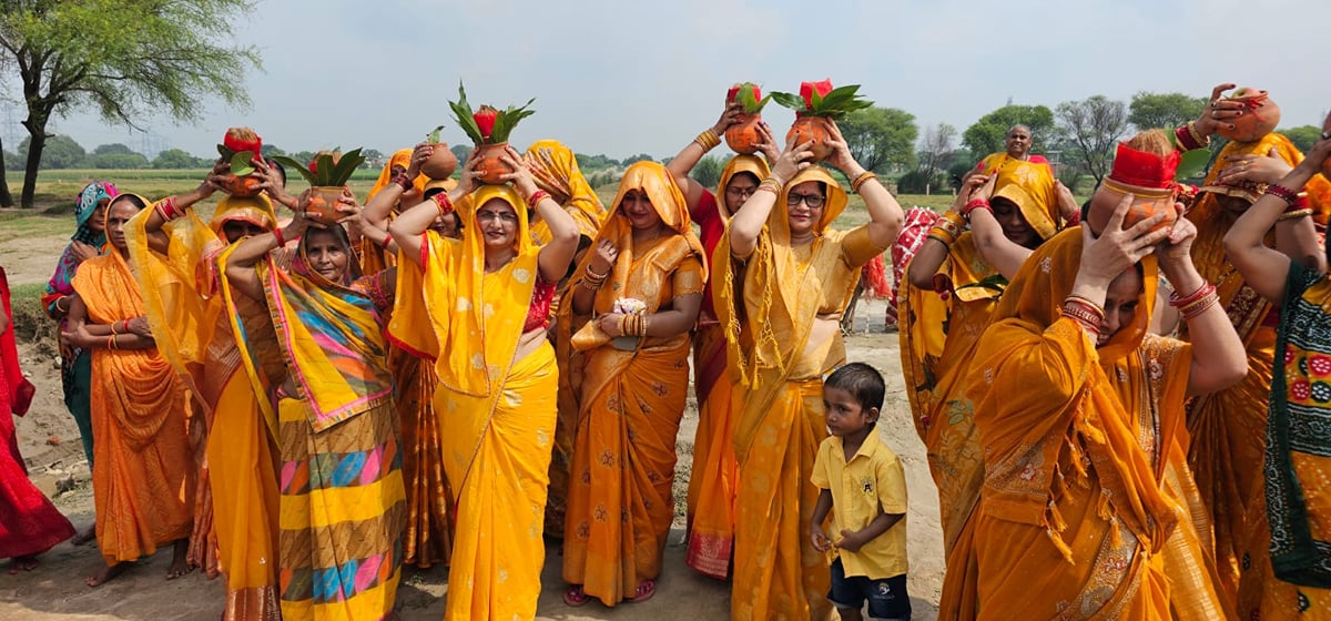 Mirzapur News: निकली कलश यात्रा, जयकारों से गूंजा इलाका