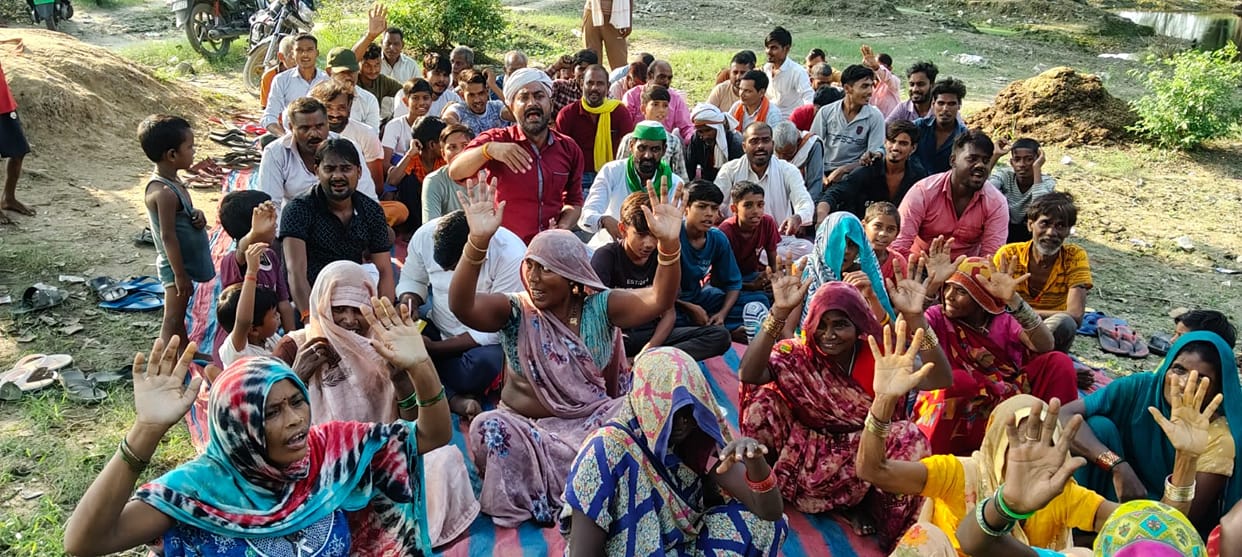 Farmers outraged over FIR filed against protest against garbage dumping in the pond.