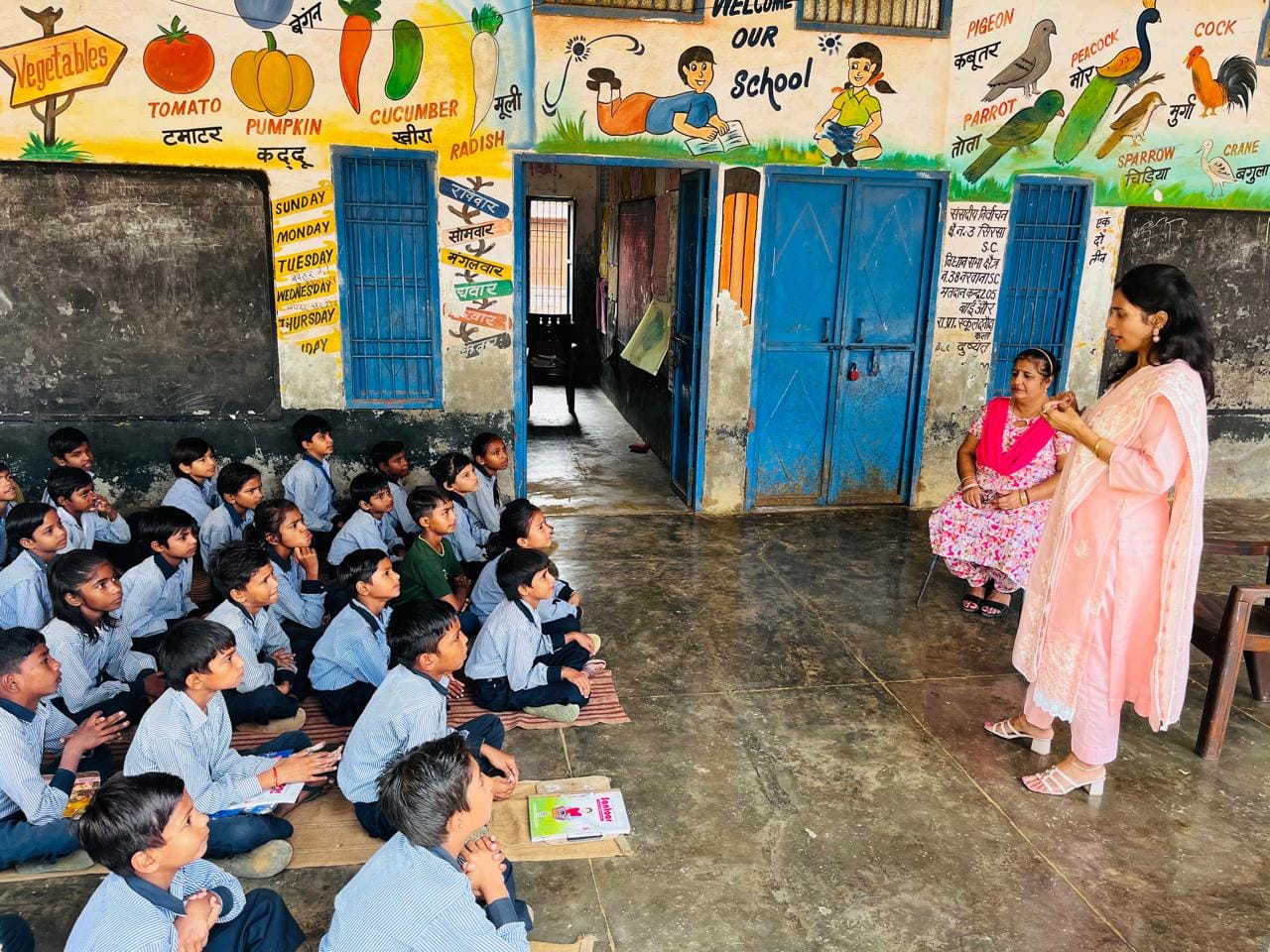 फोटो 1 नरवाना। विद्यार्थियों को स्वस्थ दिनचर्या अपनाने के लिए प्रेरित करते हुए सहायक चिकित्सा अ