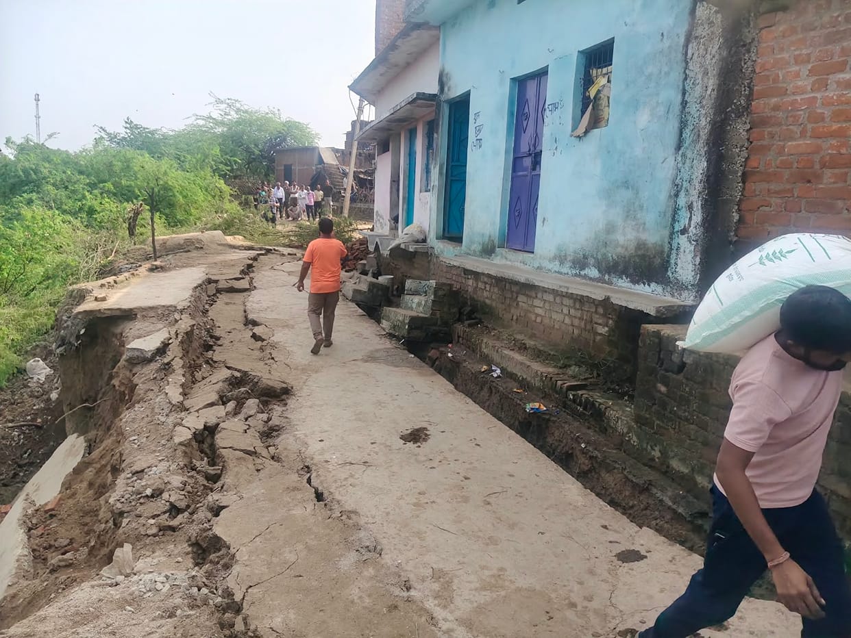 Main road at Nareghat caves in; houses evacuated.