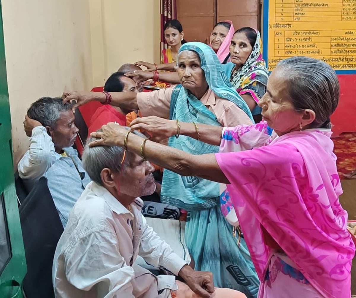 Hardoi News: जिनके लिए सब कुछ किया समर्पण, उन्हीं ने जीते जी कर दिया तर्पण