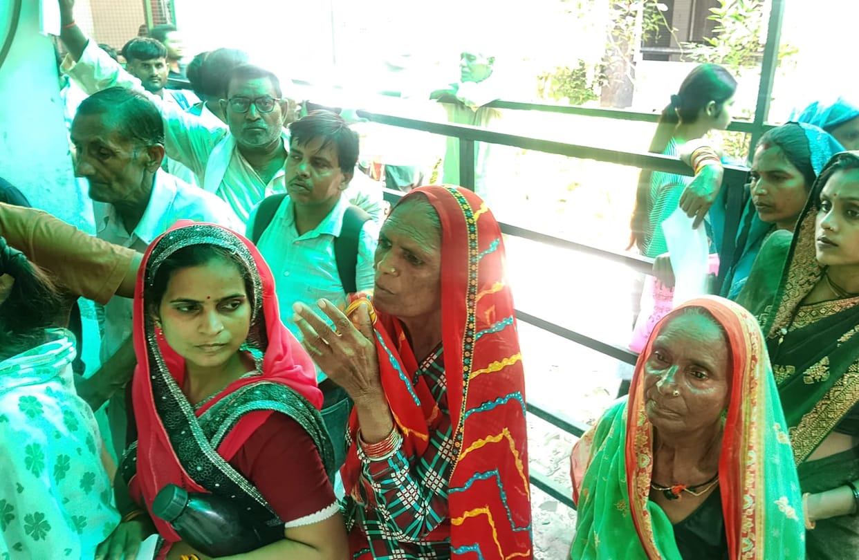 The rains have stopped... infectious diseases have set in, and the risk of dengue has risen.