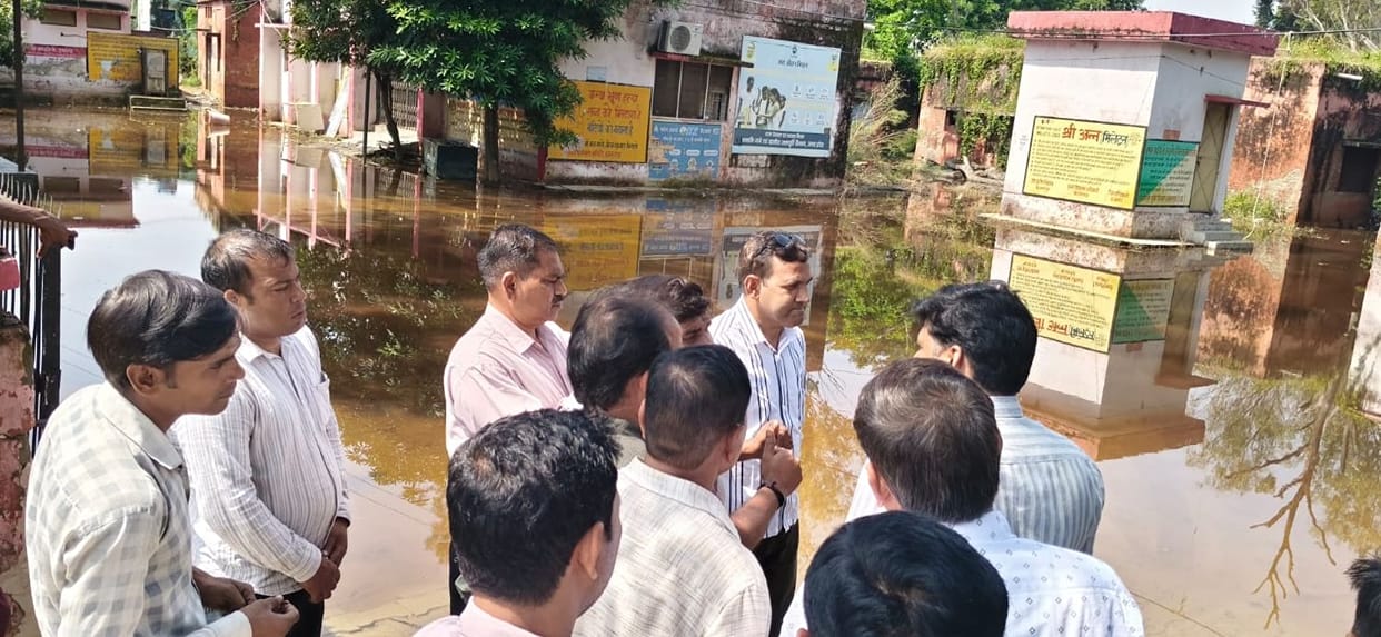 Patients standing in line, waterlogging right at the forefront.