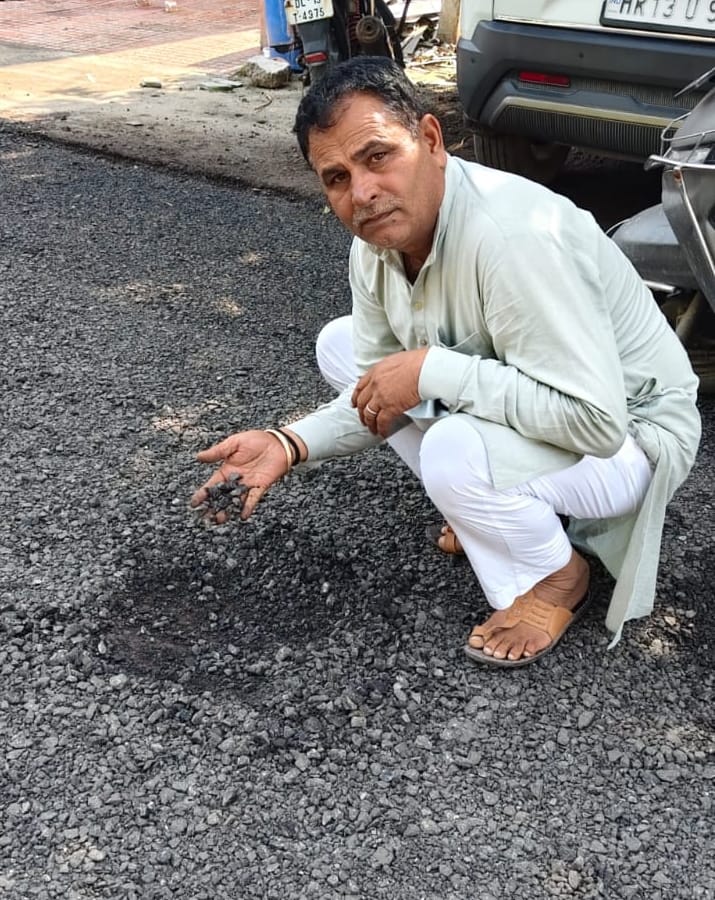 Gravel comes loose right after road construction; Municipal Council to