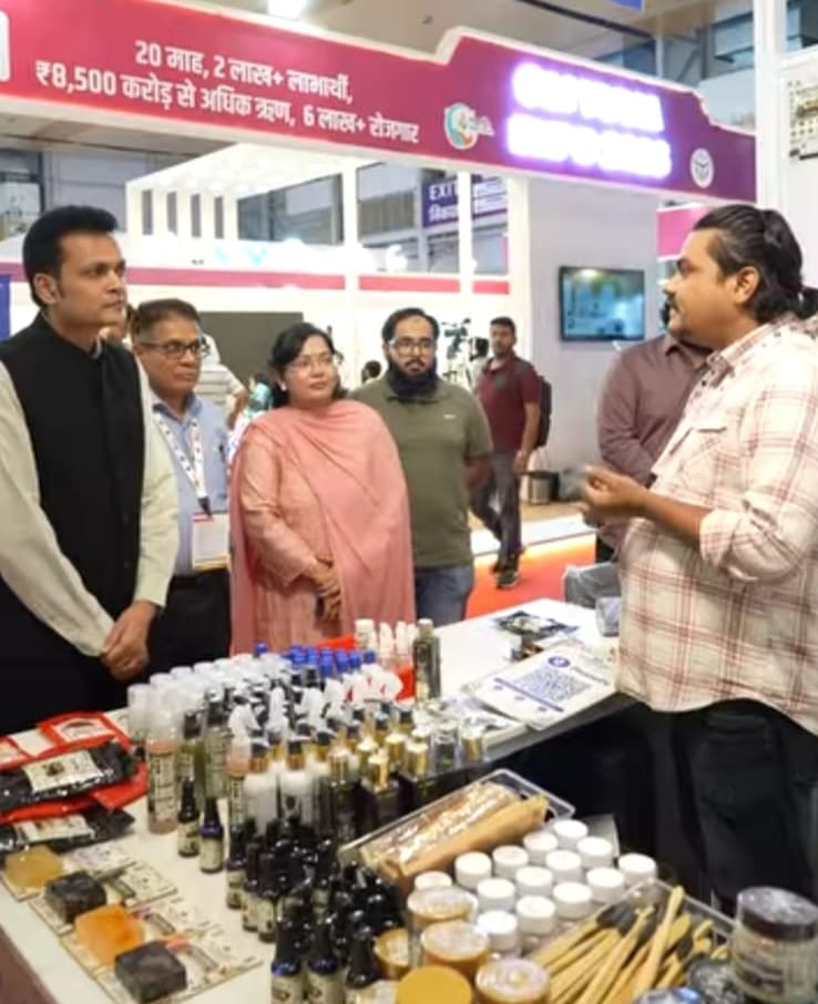 Ayurvedic hair oil becomes a favorite among foreign traders at the Noida Trade Show