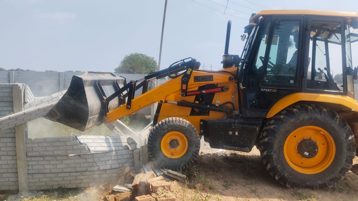 The DTP team carried out a demolition drive against illegal colonies in