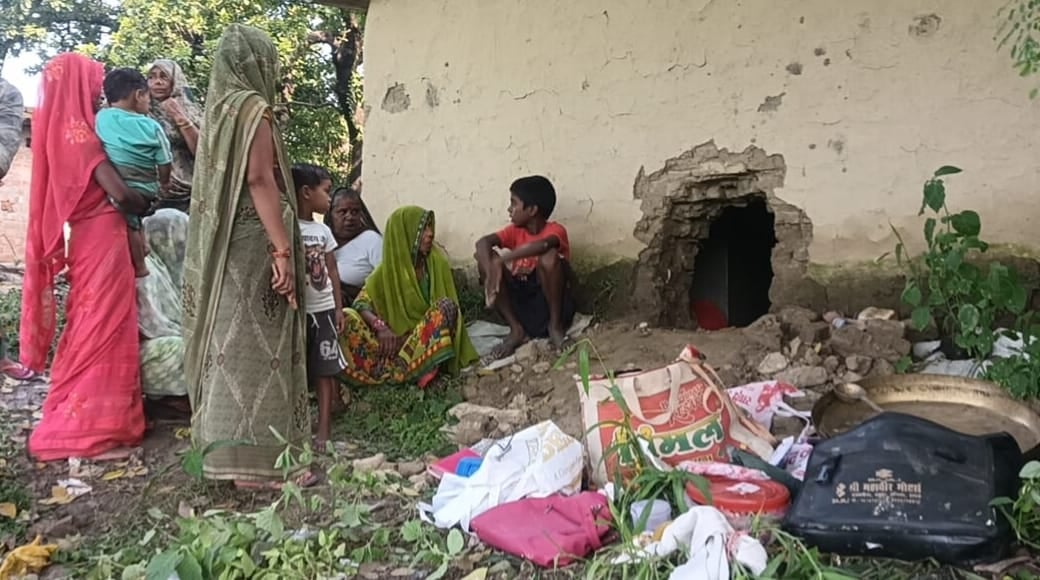 Prayagraj News: नकब लगाकर बिजली विभाग के संविदा कर्मी के घर चोरी
