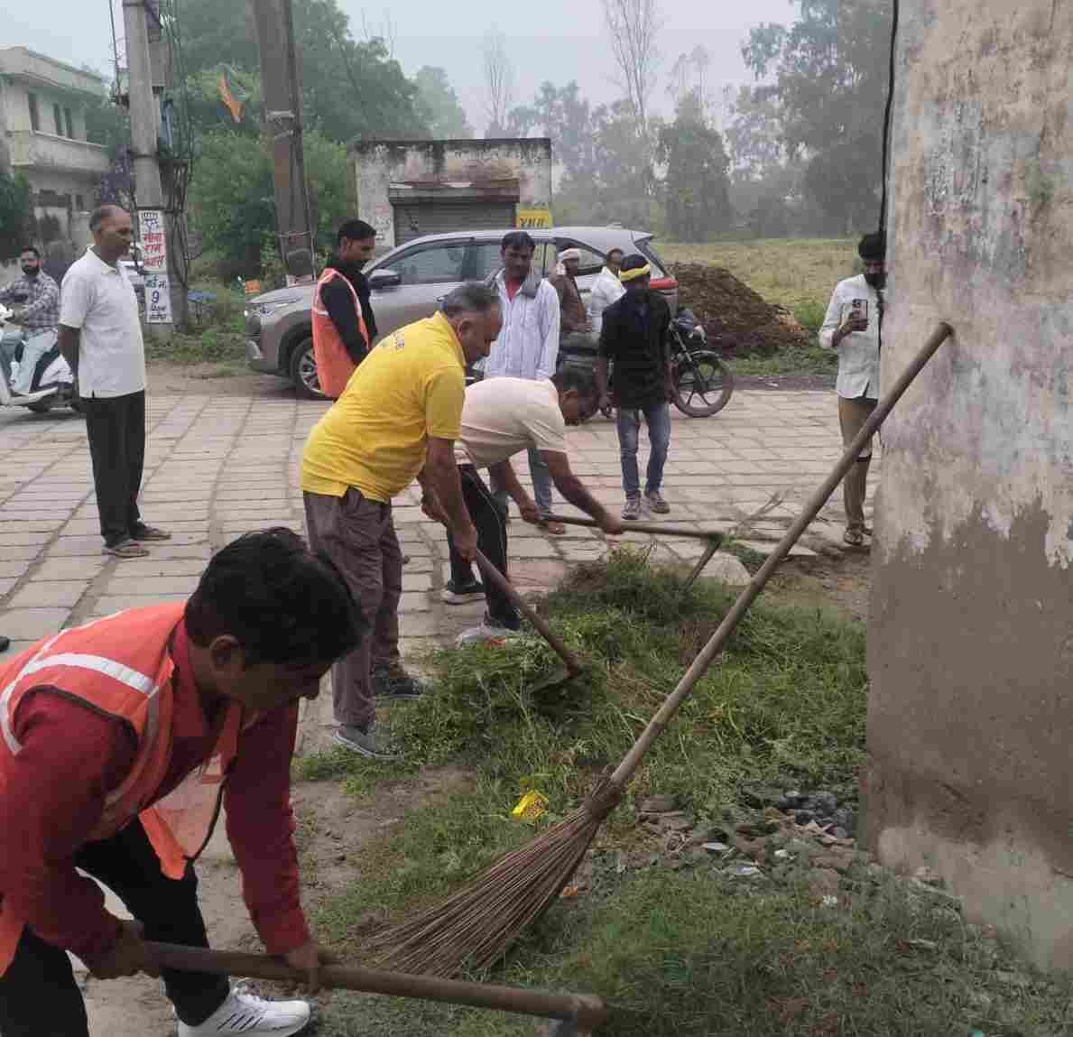 The Mayor conveyed a message of cleanliness by sweeping.