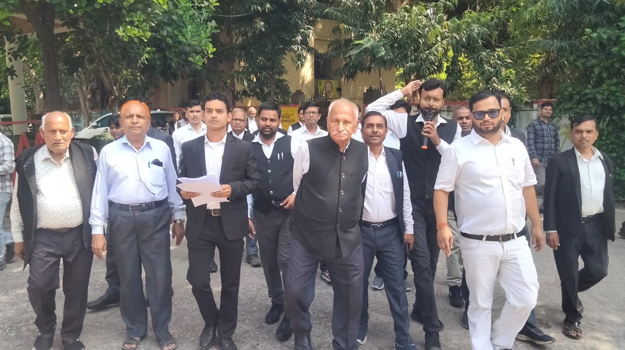 Lawyers hold a march and stage a protest at the Collectorate.