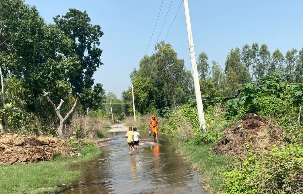Kasganj News: 10 से अधिक गांव बाढ़ के पानी से घिरे, मार्गों पर जलभराव
