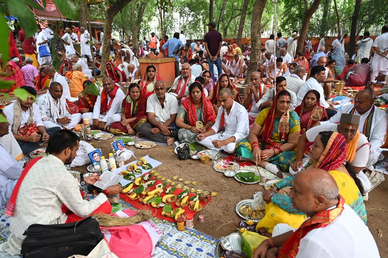 gaya pitru paksha mela day 4 brahma sarovar kakbali tarak brahma darshan today bihar news